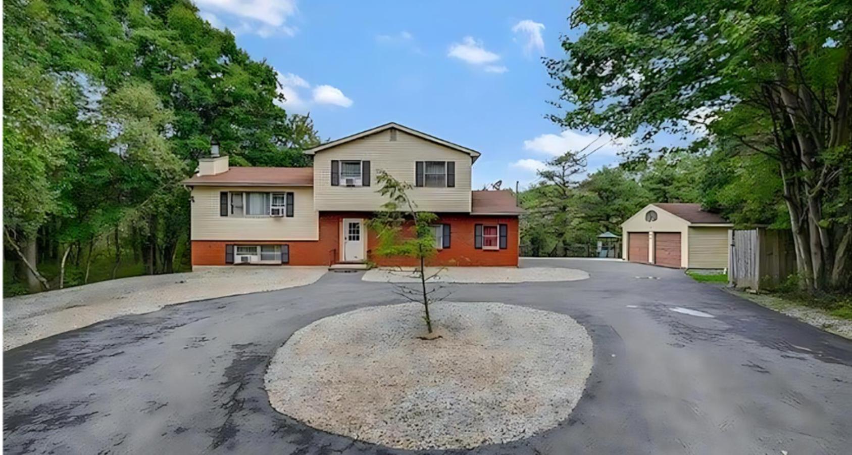 Long Pond Peaceful Pocono Home With Hot Tub, Gym, & Office מראה חיצוני תמונה