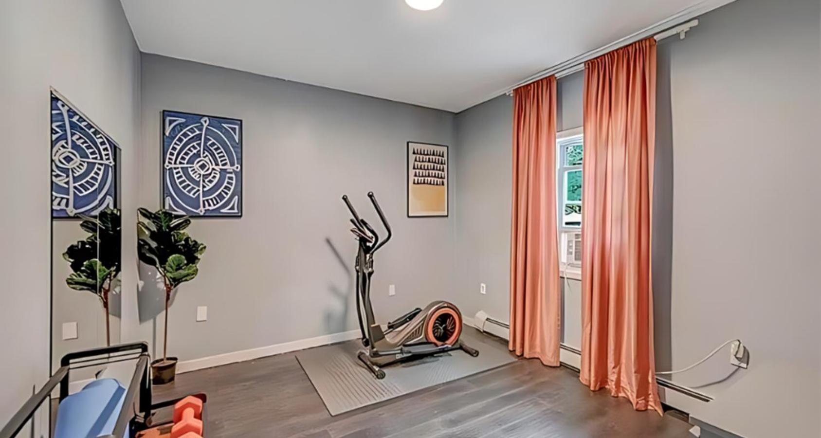 Long Pond Peaceful Pocono Home With Hot Tub, Gym, & Office מראה חיצוני תמונה