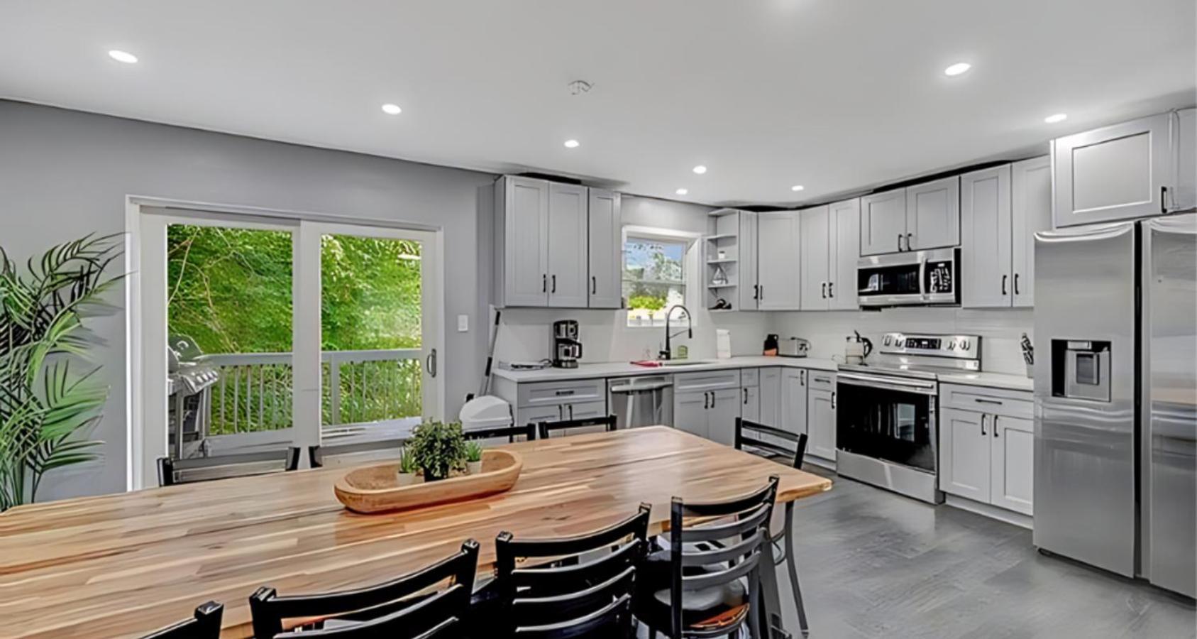 Long Pond Peaceful Pocono Home With Hot Tub, Gym, & Office מראה חיצוני תמונה