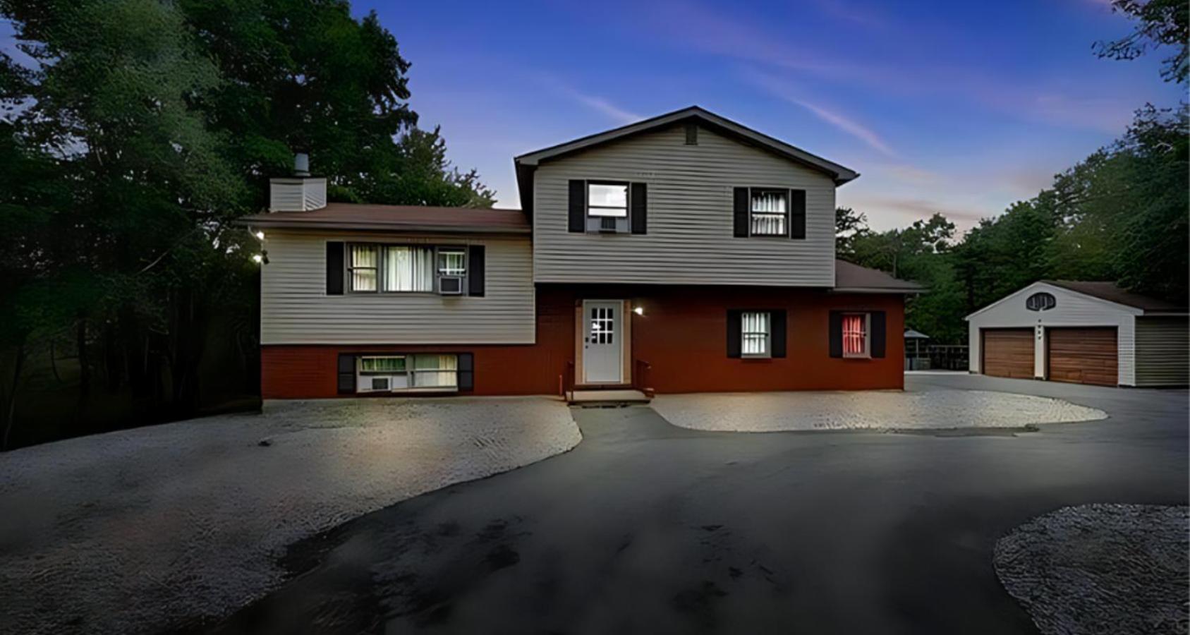 Long Pond Peaceful Pocono Home With Hot Tub, Gym, & Office מראה חיצוני תמונה