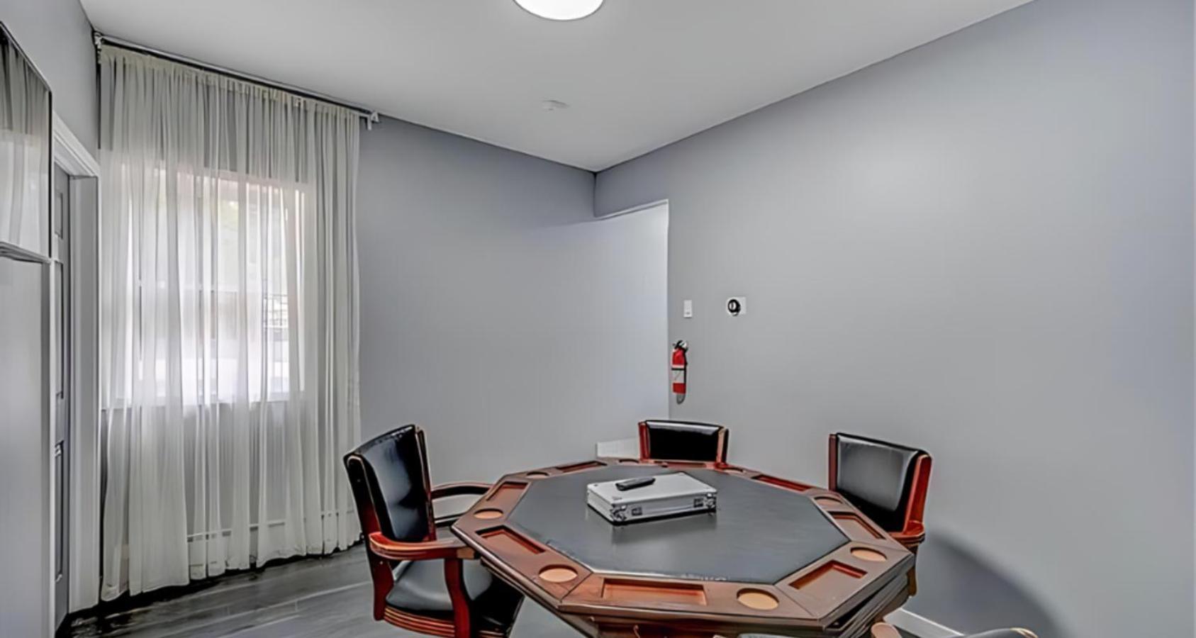 Long Pond Peaceful Pocono Home With Hot Tub, Gym, & Office מראה חיצוני תמונה
