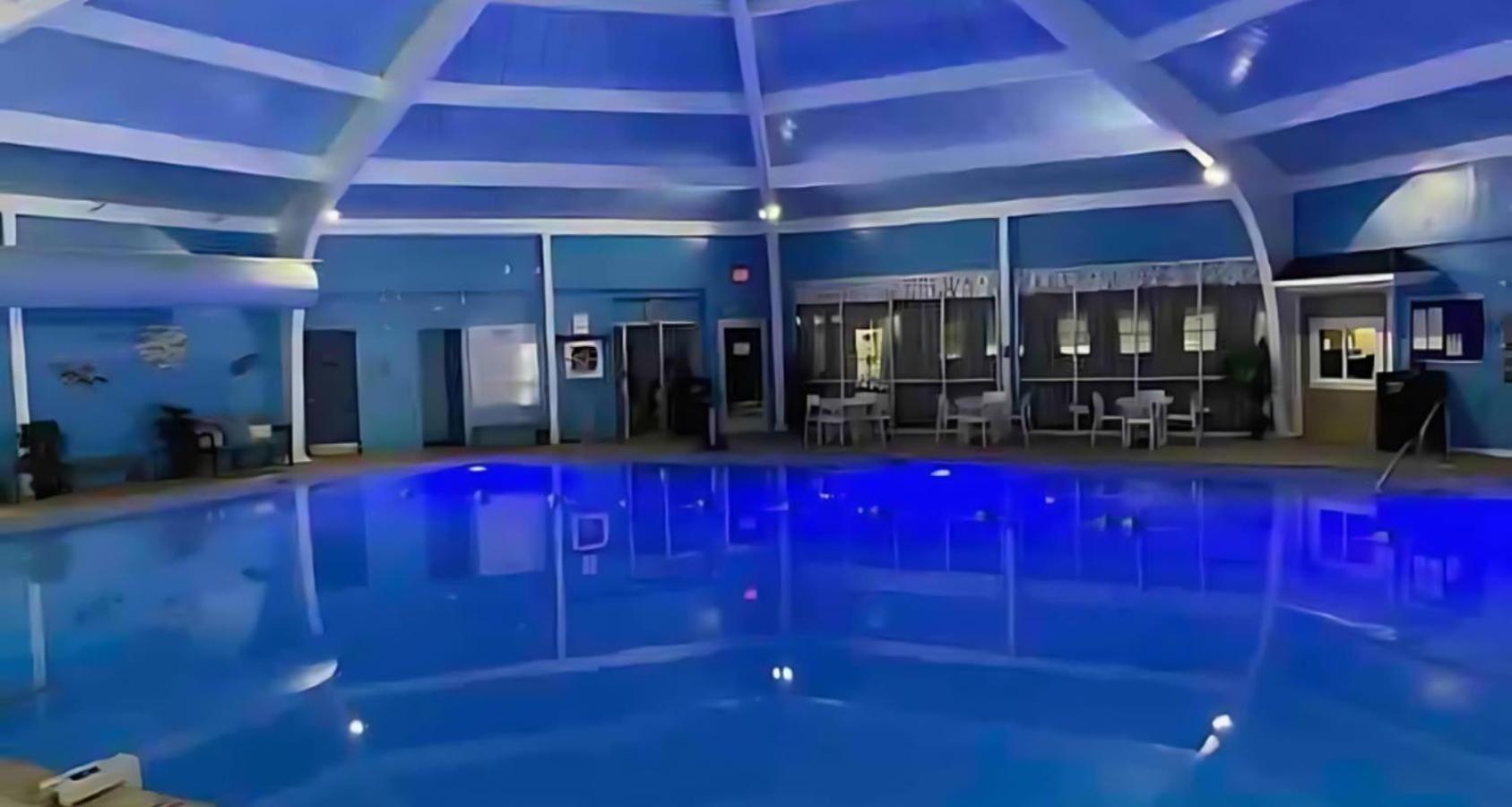 Long Pond Peaceful Pocono Home With Hot Tub, Gym, & Office מראה חיצוני תמונה