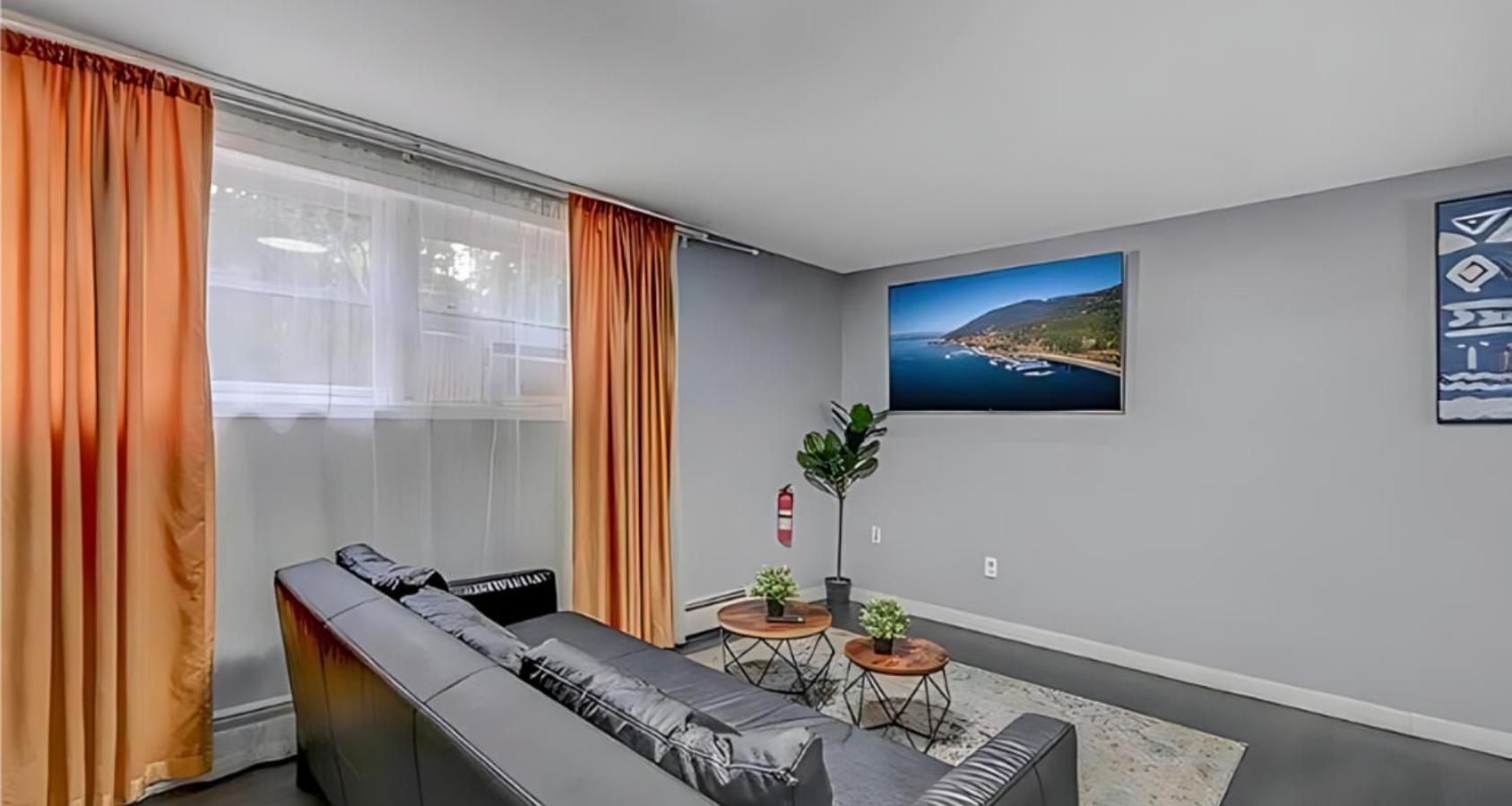 Long Pond Peaceful Pocono Home With Hot Tub, Gym, & Office מראה חיצוני תמונה