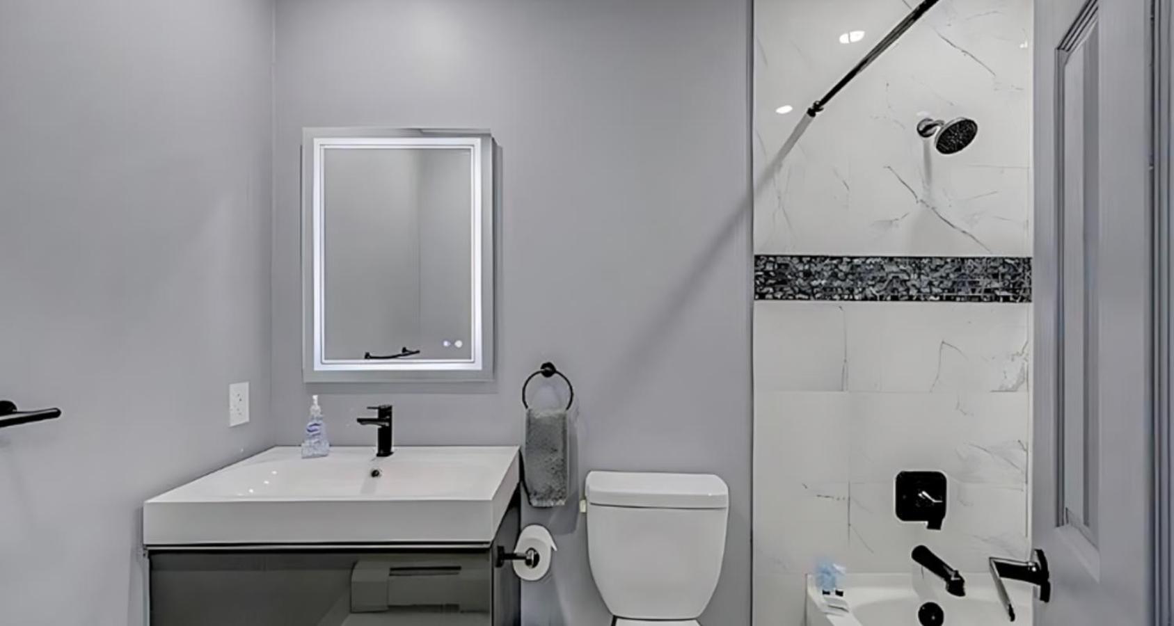 Long Pond Peaceful Pocono Home With Hot Tub, Gym, & Office מראה חיצוני תמונה